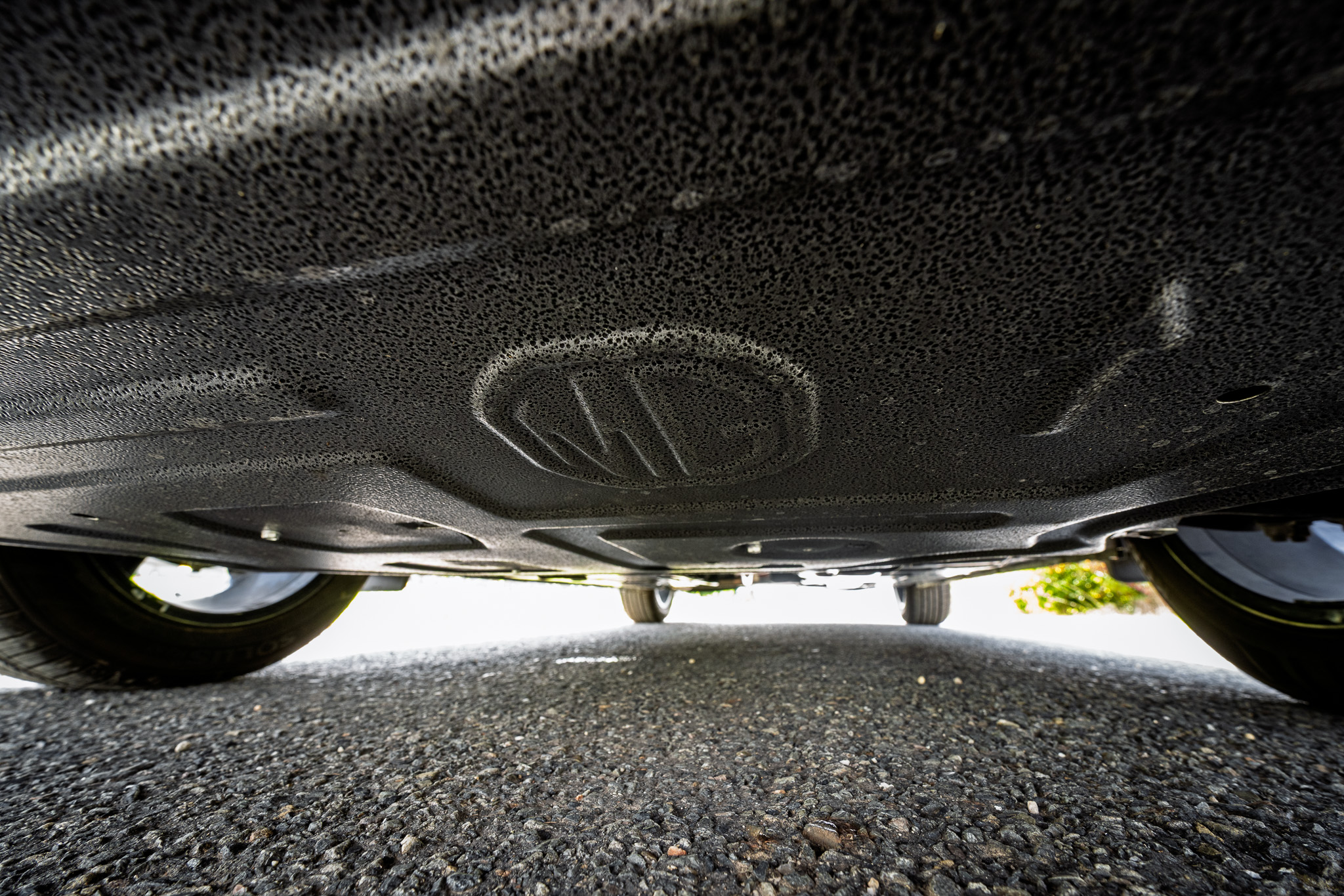 Ocelový kryt pod motor